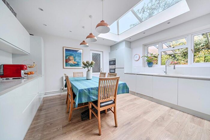 5 Bedroom Chalet For Sale In The Street, Borden, Sittingbourne, Kent, ME9