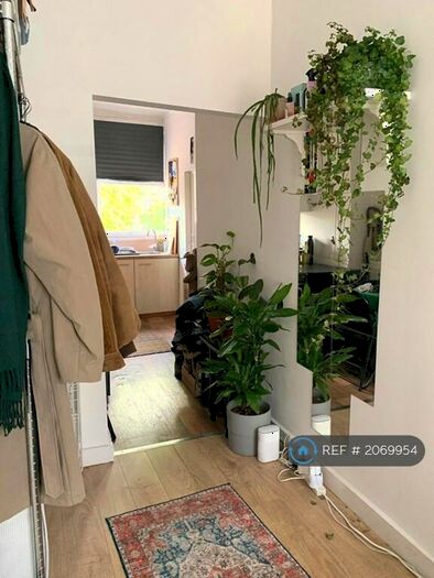 Studio To Rent In Sandringham Road, London, E8