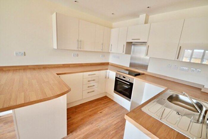 3 Bedroom Flat To Rent In Queens Court, Gillingham, ME8