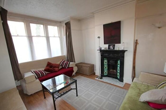 3 Bedroom Detached House To Rent In Ravenstone Road, London, N8
