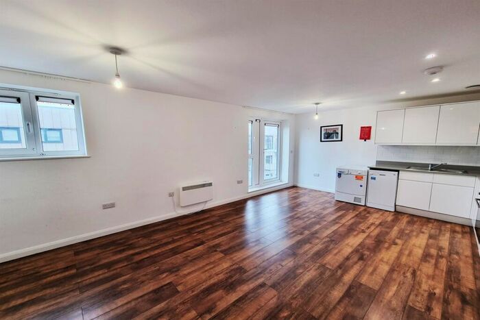 1 Bedroom Apartment To Rent In Stoke Road, SL2