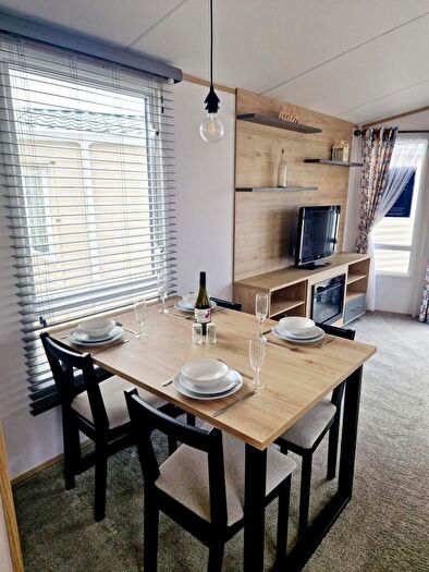 2 Bedroom Caravan For Sale In Seaside Rd, Hull, HU11