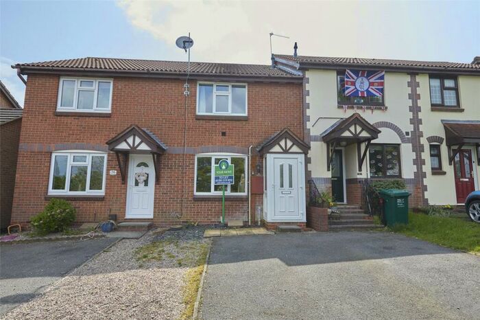 3 Bedroom Semi-Detached House To Rent In Wye Dale, Church Gresley, Swadlincote, Derbyshire, DE11