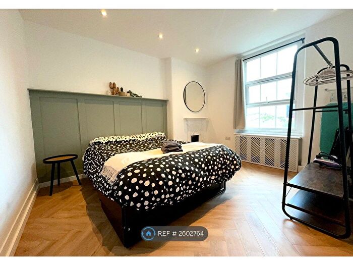 2 Bedroom Flat To Rent In Miles Buildings, London, NW1
