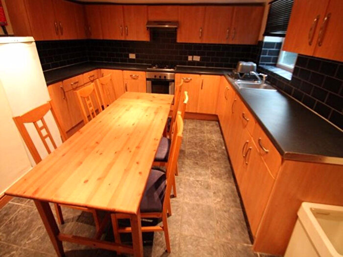 5 Bedroom House To Rent In Burley Road, Leeds, LS4