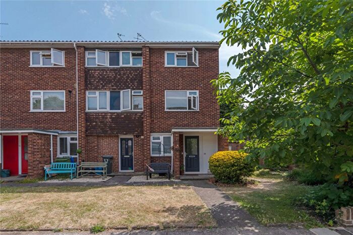 2 Bedroom Maisonette For Sale In Cumberland Close, St Margarets, TW1