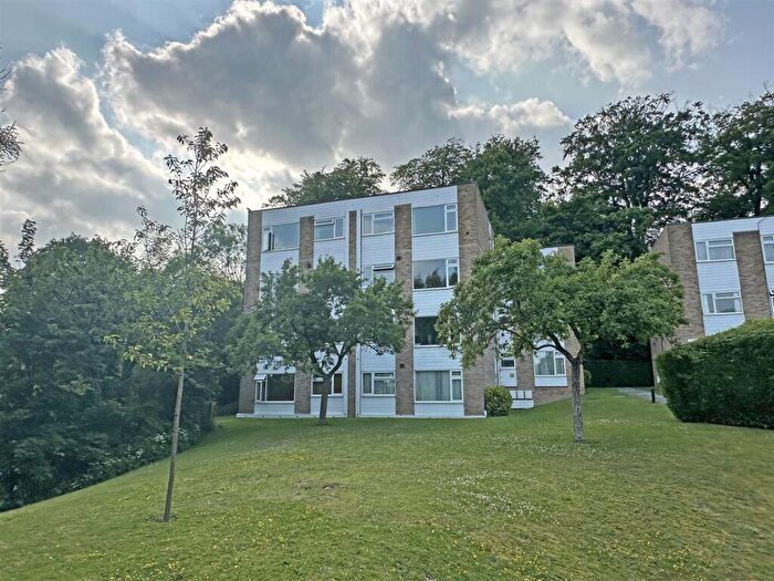 1 Bedroom Flat For Sale In Downswood, Reigate, RH2