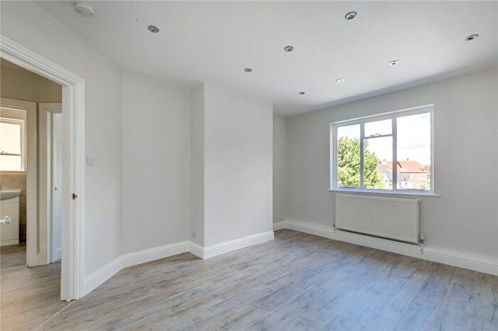 2 Bedroom Flat For Sale In Sheen Gate Gardens, East Sheen, SW14