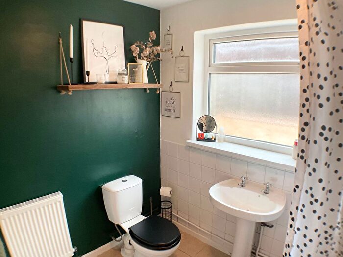3 Bedroom Terraced House For Sale In King William Street, Amblecote, Stourbridge, West Midlands, DY8