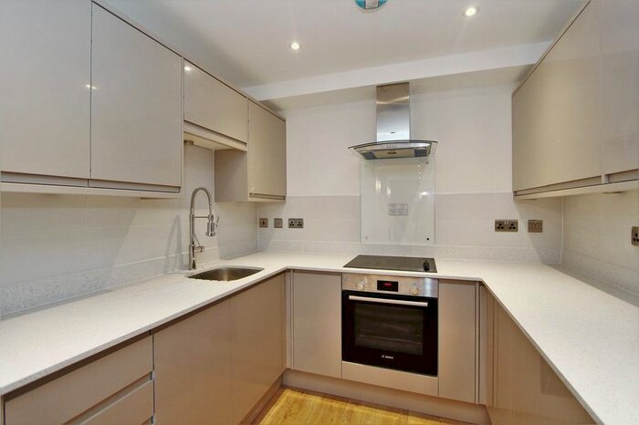 2 Bedroom Flat To Rent In The Cloisters, London, W5