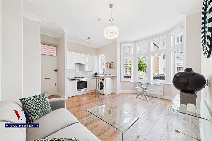 1 Bedroom Flat To Rent In Whittingstall Road, London, SW6