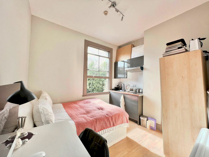 Flat To Rent In Iverson Road, NW6