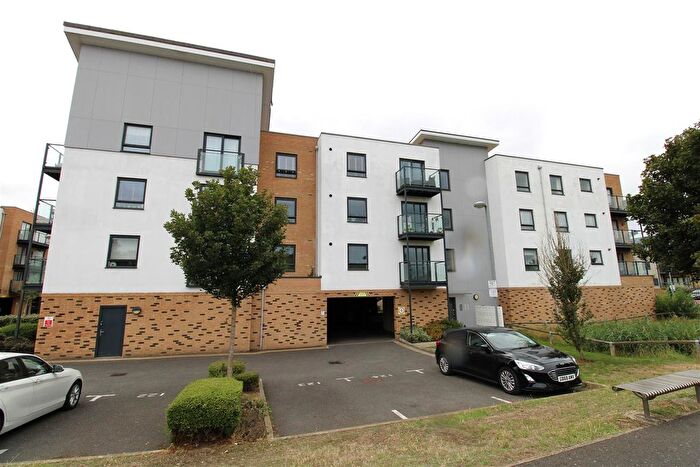 2 Bedroom Flat To Rent In Creek Mill Way, Dartford, DA1