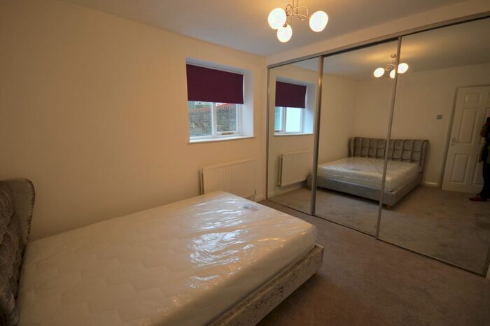 2 Bedroom Flat To Rent In Askew Road, Shepherds Bush, W12