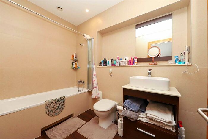 2 Bedroom Apartment For Sale In The Runway, Ruislip, HA4
