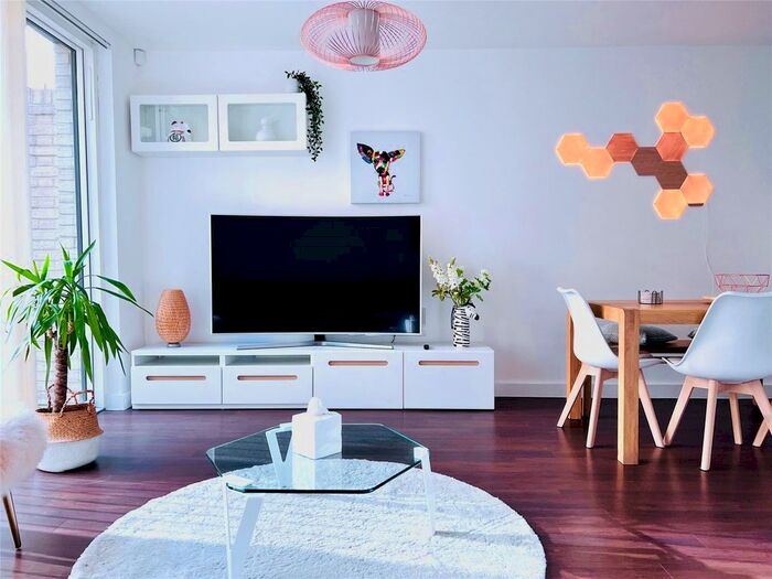 3 Bedroom Terraced House To Rent In London, E20