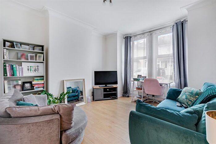1 Bedroom Flat To Rent In Boundary Road, Colliers Wood, SW19