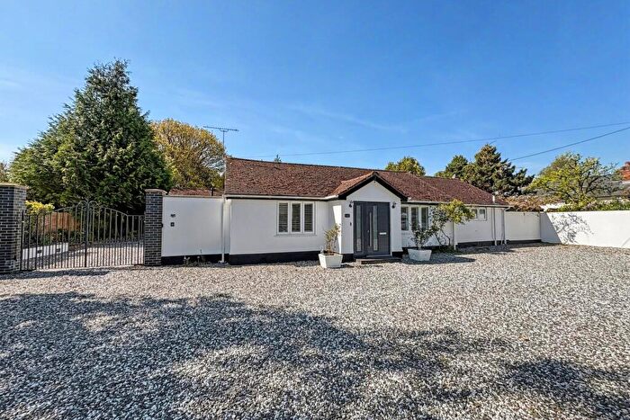 4 Bedroom Detached Bungalow For Sale In Three Legged Cross, BH21