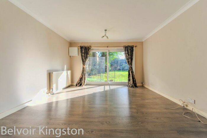 2 Bedroom Flat To Rent In Queens Road, Kingston, KT2