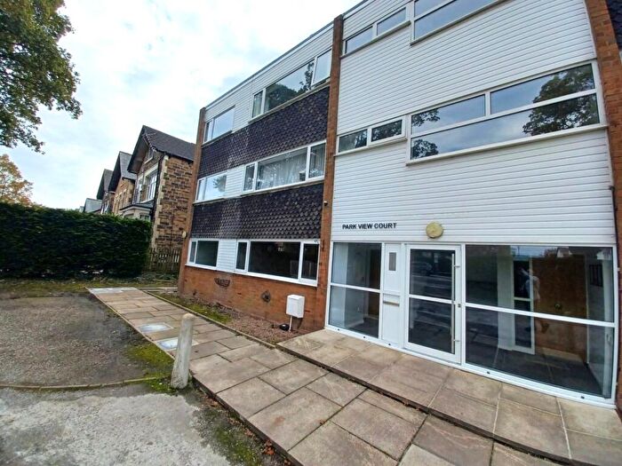 2 Bedroom Flat To Rent In Park View Court, Leeds, West Yorkshire, Uk, LS8