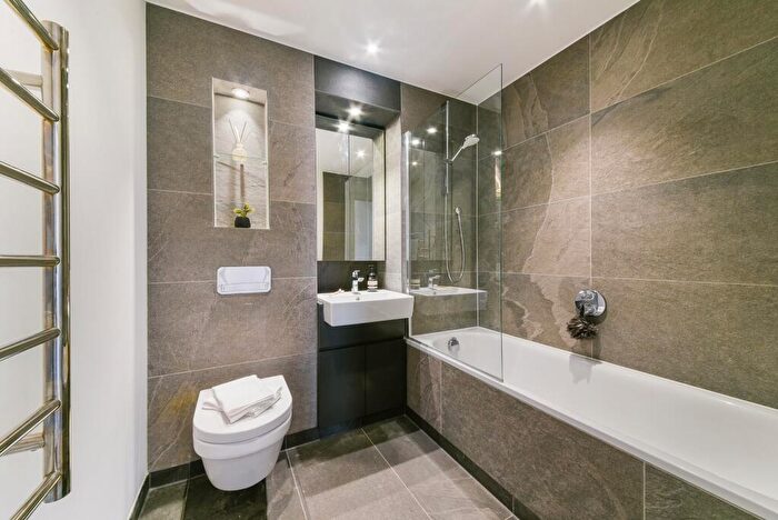 2 Bedroom Apartment To Rent In Grafton Quarter, Croydon, CR0