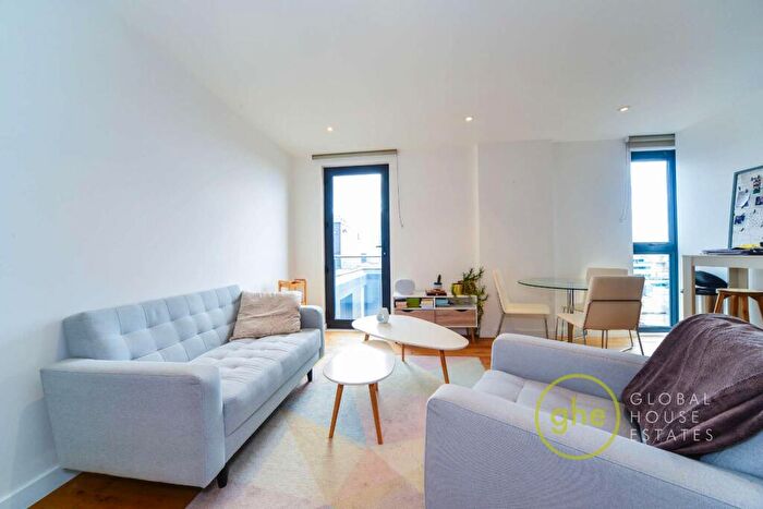 1 Bedroom Flat To Rent In Ordnance Building, - Dock Street, Tower Hill, London, E1