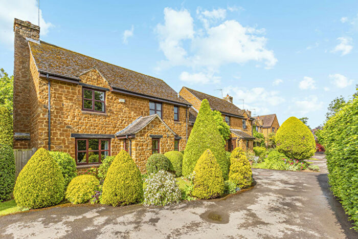 4 Bedroom Detached House For Sale In The Dairyground, Shutford, OX15
