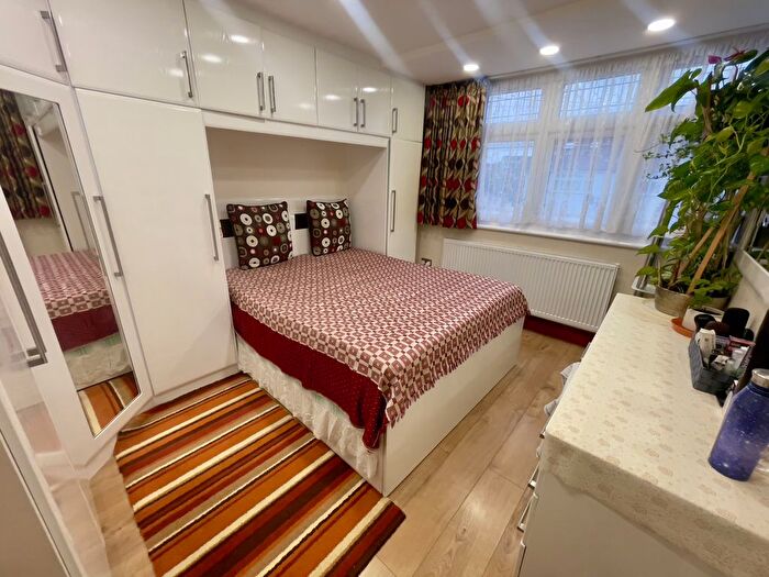 5 Bedroom Semi-Detached House To Rent In Penbury Road, Southall, Greater London, UB2