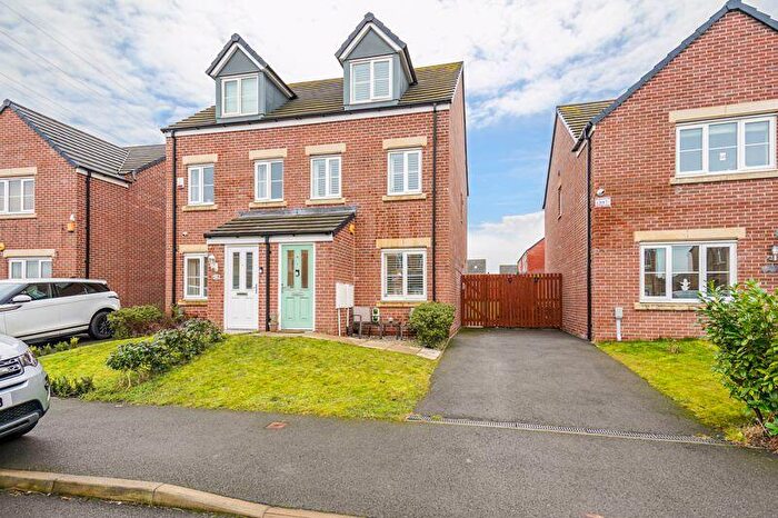 3 Bedroom Semi-Detached House For Sale In Siegen Way, Morley, Leeds, LS27