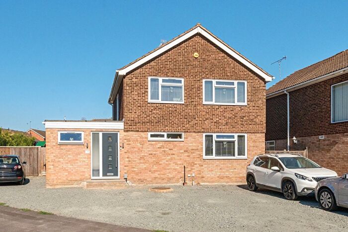 4 Bedroom Detached House For Sale In Pinks Hill, Swanley, Kent, BR8