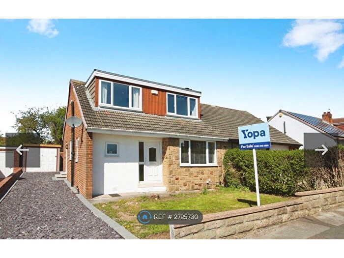 3 Bedroom Bungalow To Rent In Redhill Avenue, Tingley, Wakefield, WF3