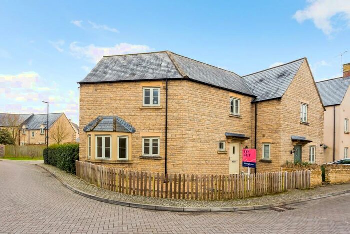 3 Bedroom Semi-Detached House To Rent In Parry Close Cirencester, GL7