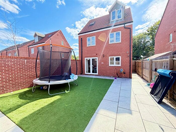 4 Bedroom Detached House To Rent In Linnet Grove, Harlow, CM17