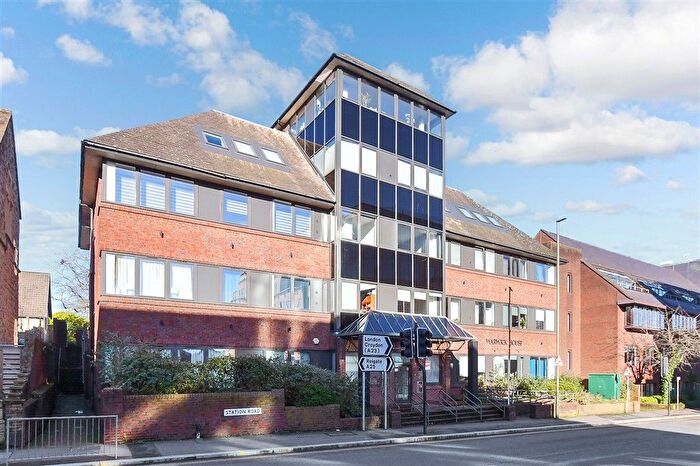2 Bedroom Flat For Sale In Station Road, Redhill, Surrey, RH1