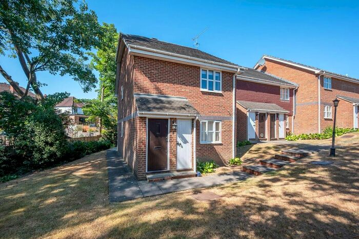 1 Bedroom Maisonette To Rent In Heather Close, Guildford, GU2