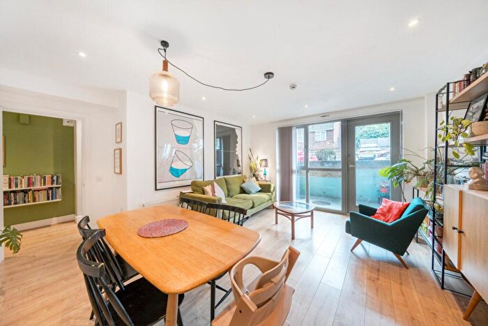3 Bedroom Flat For Sale In Cawnpore Street, London, SE19
