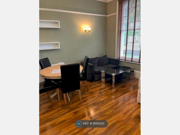 Studio To Rent In Bedford Hill, London, SW12