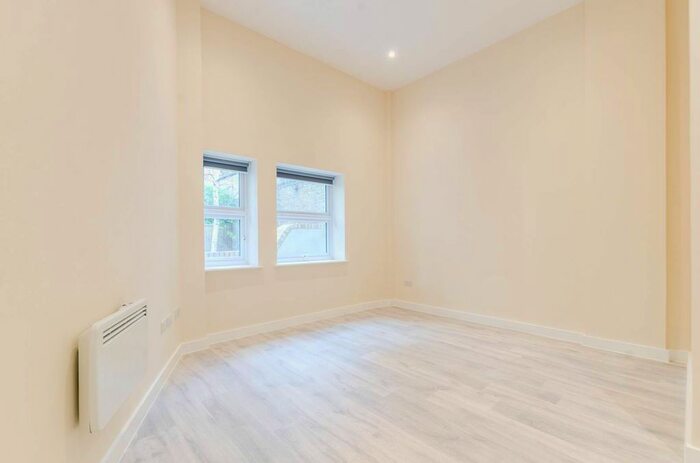 Studio To Rent In Brixton Road, Brixton, London, SW9