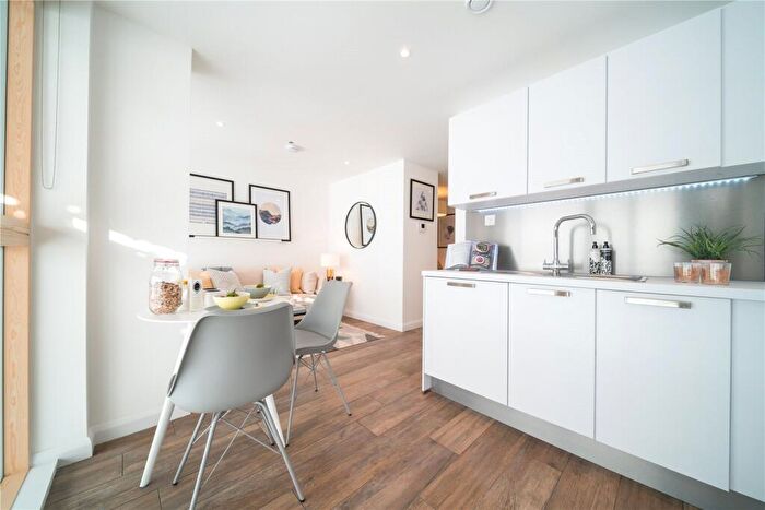 Studio To Rent In Queen Street, Maidenhead, Berkshire, SL6