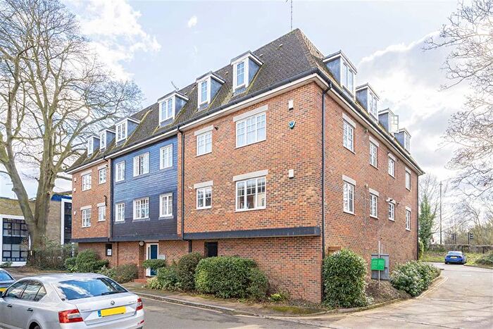 2 Bedroom Flat To Rent In Old Bridge Street, Hampton Wick, Kingston Upon Thames, KT1
