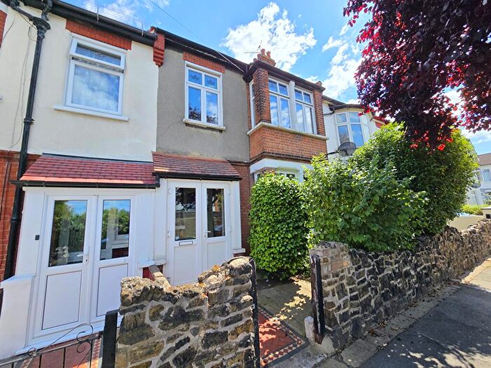 3 Bedroom Terraced House For Sale In St Benets Road, Prittlewell, Southend On Sea, SS2