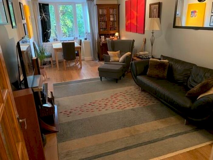 3 Bedroom Ground Maisonette To Rent In Saunders Street, Edinburgh, EH3