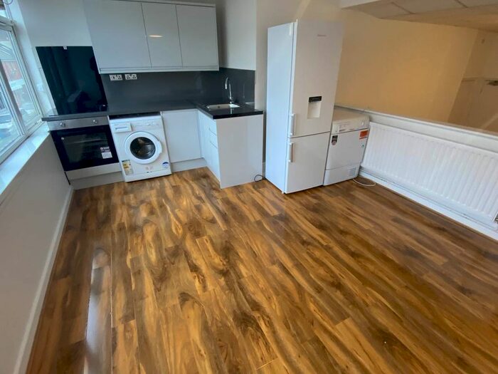 1 Bedroom Flat To Rent In Oxford Street, City Centre, Swansea, SA1