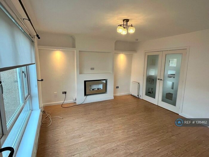 3 Bedroom Flat To Rent In Elizabethan Way, Renfrew, PA4
