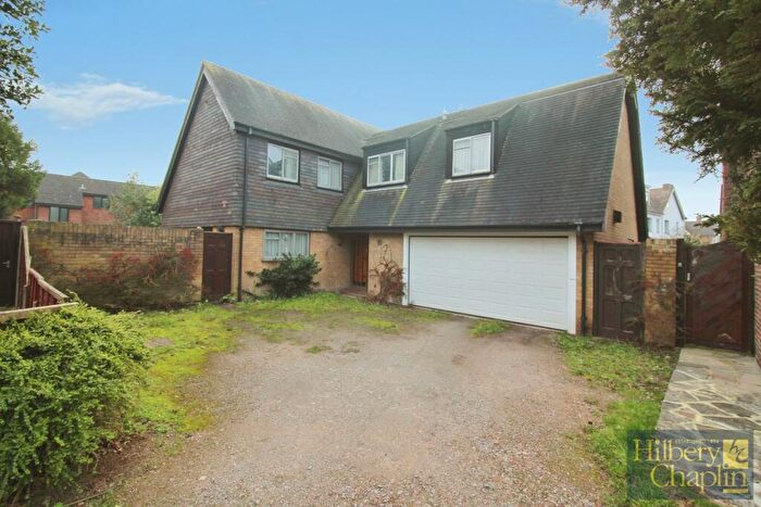 5 Bedroom Detached House For Sale In The Woodfines, Emerson Park, RM11