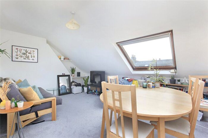 2 Bedroom Flat To Rent In Tantallon Road, Balham, SW12