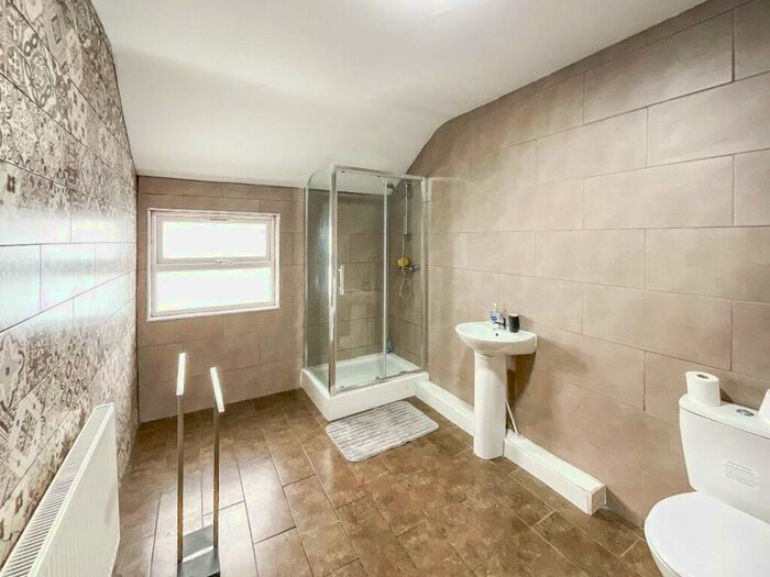 1 Bedroom Flat To Rent In Flat, Rose & Crown, DY8