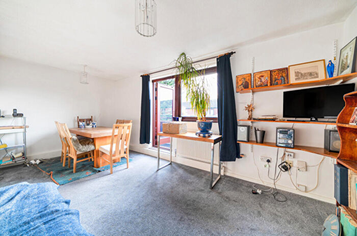 1 Bedroom Apartment For Sale In Doulton Mews, Lymington Road, West Hampstead, London, NW6