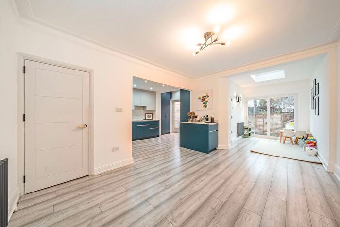 5 Bedroom End Terrace House For Sale In Hampstead Gardens, Temple Fortune, NW11
