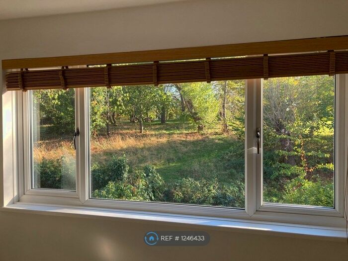 2 Bedroom Flat To Rent In Duncombe Hill, London, SE23